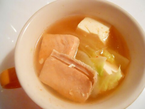 具沢山　鮭と豆腐　ピリっと中華スープ